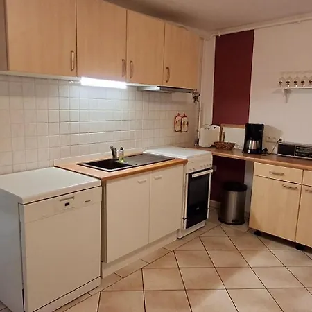 Neukalener Stadthaus Zum Alten Schmied Hébergement de vacances *